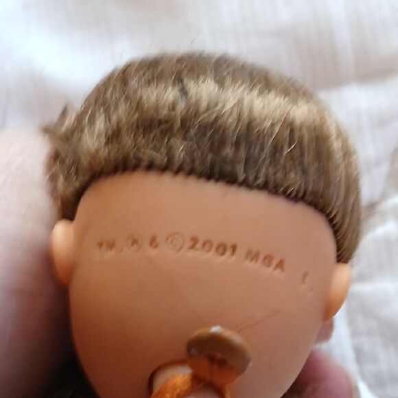 Bratz Dolls with Stylish Outfits - Picture 5 of 6